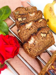 Read more about the article Saftiges Bananenbrot – einfach & vegan